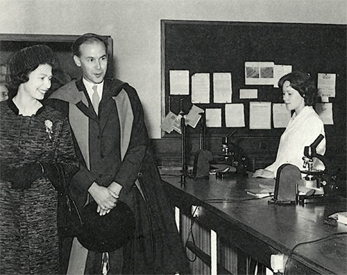 Queen Elizabeth II visiting QMUL